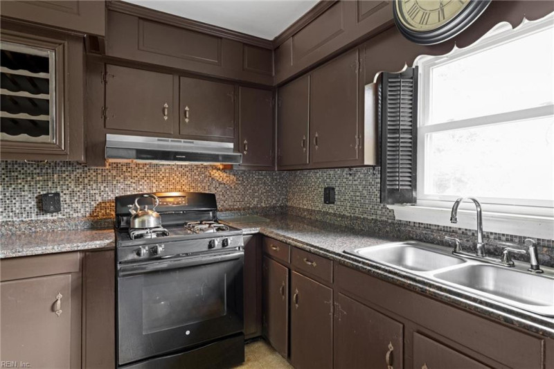 Photo 10 of 21 residential for sale in Hampton virginia
