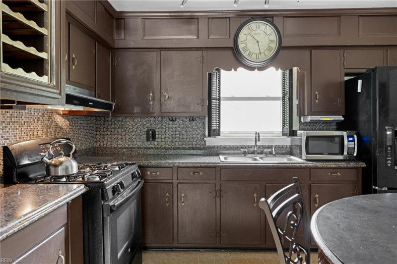 Photo 8 of 21 residential for sale in Hampton virginia