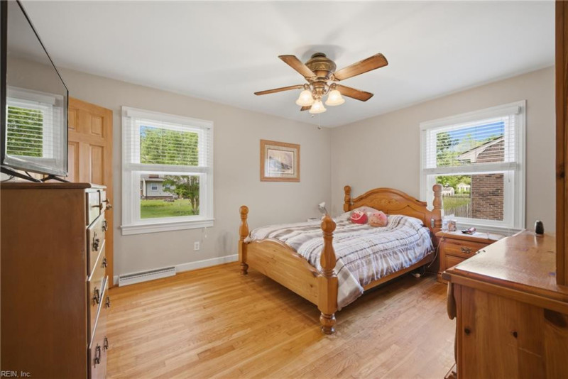 Photo 13 of 33 residential for sale in Chesapeake virginia