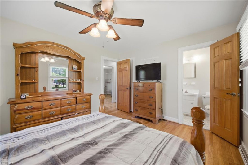 Photo 14 of 33 residential for sale in Chesapeake virginia