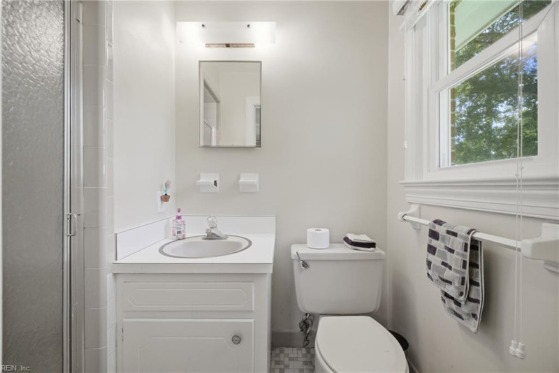 Photo 15 of 33 residential for sale in Chesapeake virginia