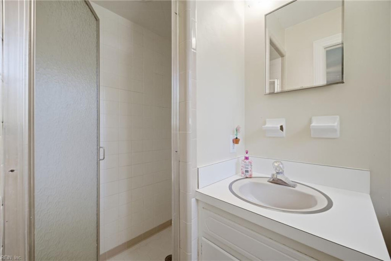 Photo 16 of 33 residential for sale in Chesapeake virginia
