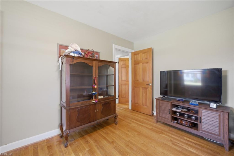 Photo 18 of 33 residential for sale in Chesapeake virginia