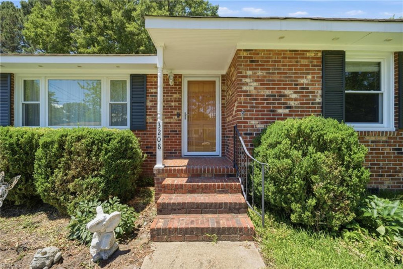 Photo 2 of 33 residential for sale in Chesapeake virginia