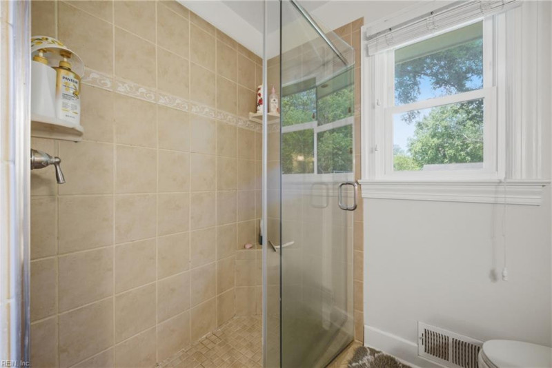 Photo 20 of 33 residential for sale in Chesapeake virginia