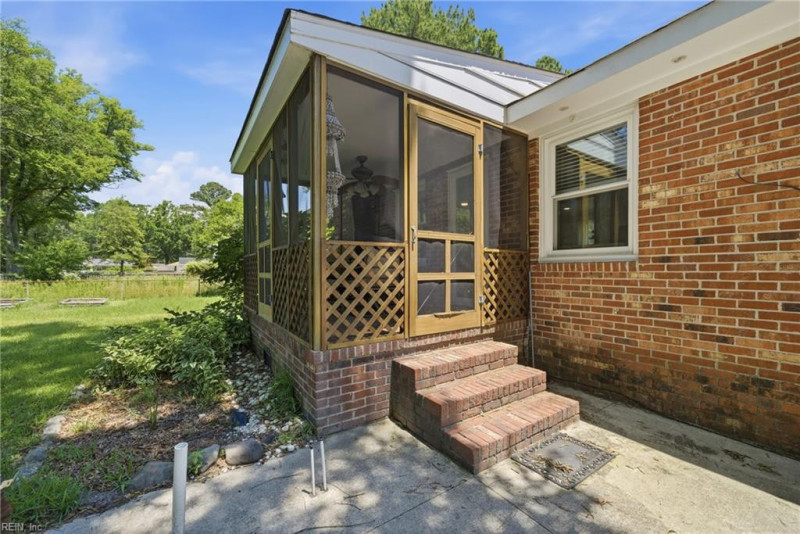 Photo 25 of 33 residential for sale in Chesapeake virginia