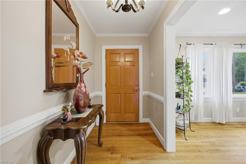 Photo 3 of 33 residential for sale in Chesapeake virginia