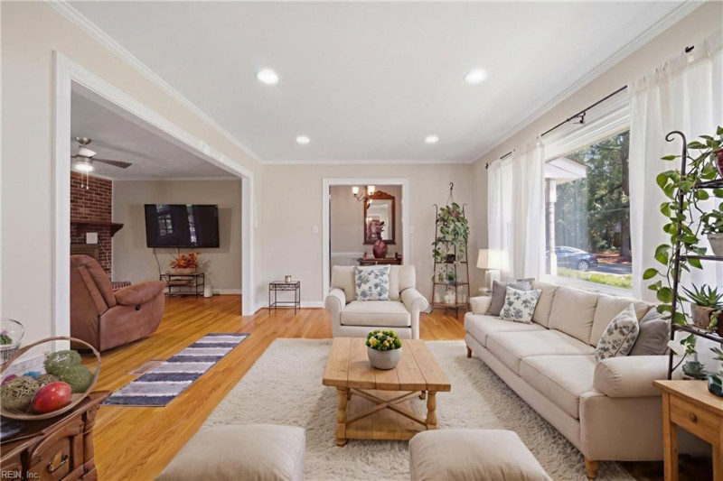 Photo 4 of 33 residential for sale in Chesapeake virginia