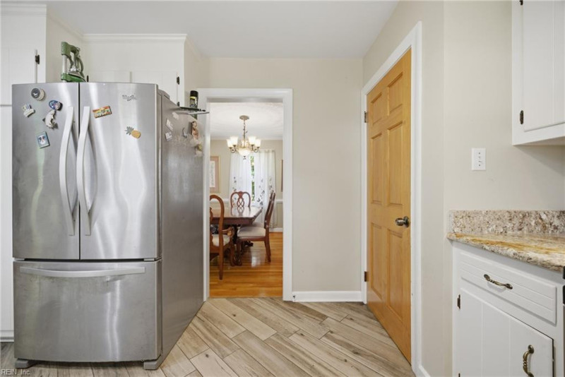 Photo 6 of 33 residential for sale in Chesapeake virginia