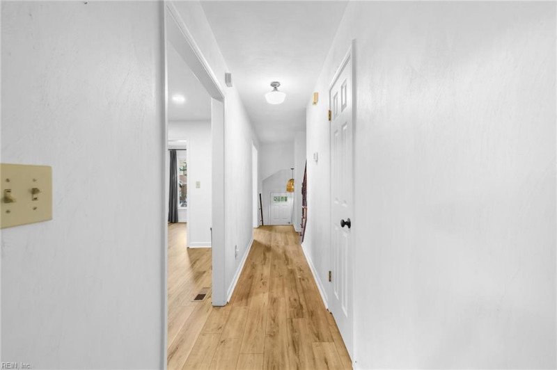 Photo 13 of 36 residential for sale in Virginia Beach virginia