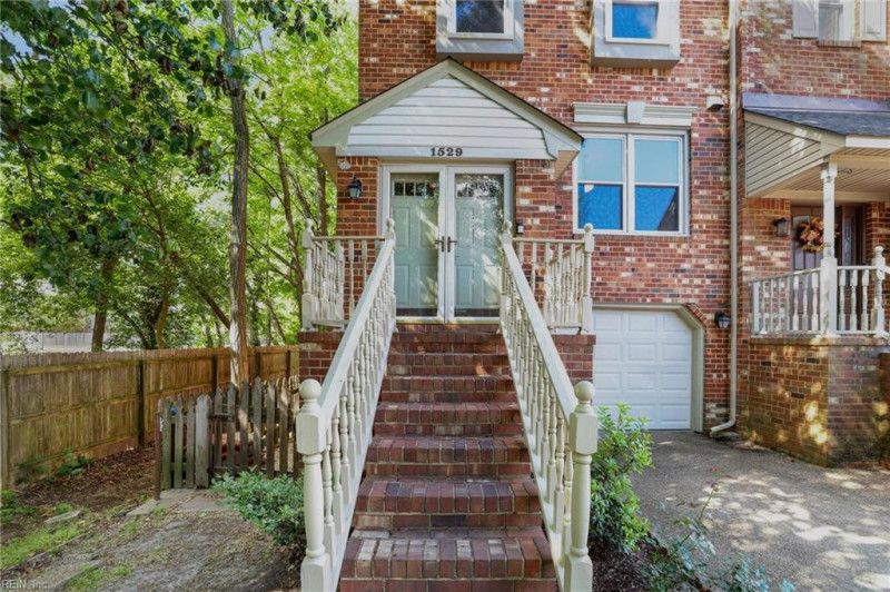 Photo 2 of 36 residential for sale in Virginia Beach virginia