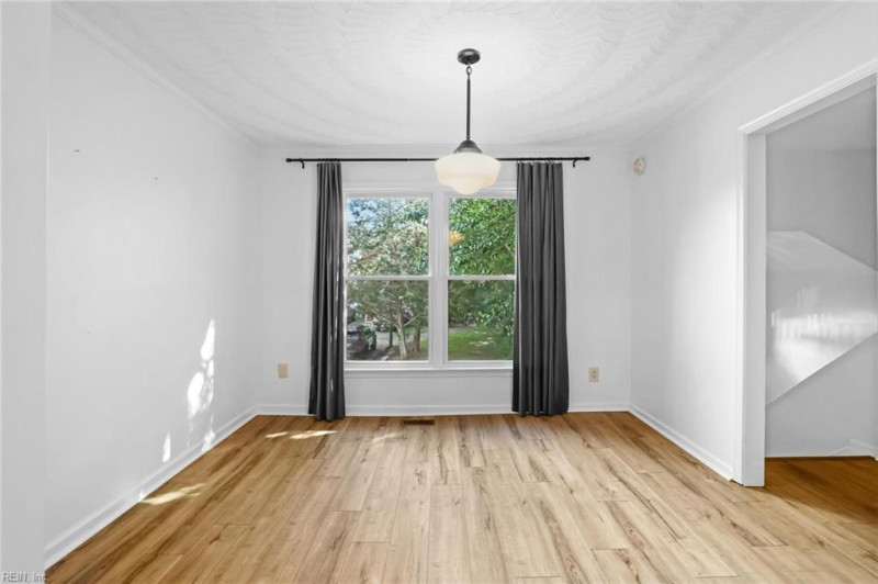 Photo 5 of 36 residential for sale in Virginia Beach virginia