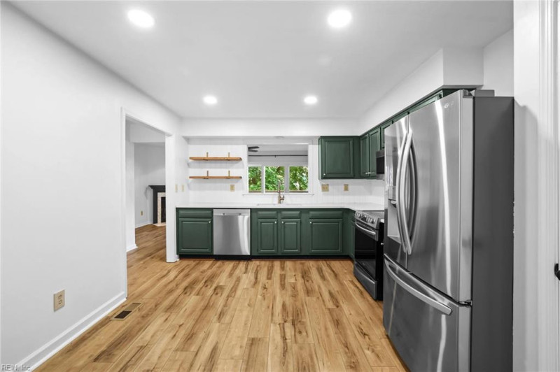 Photo 6 of 36 residential for sale in Virginia Beach virginia