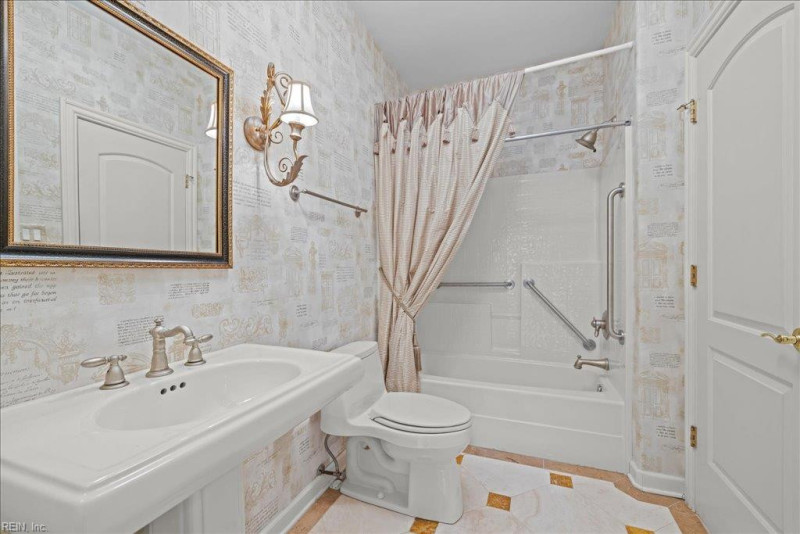 Photo 10 of 50 residential for sale in Chesapeake virginia