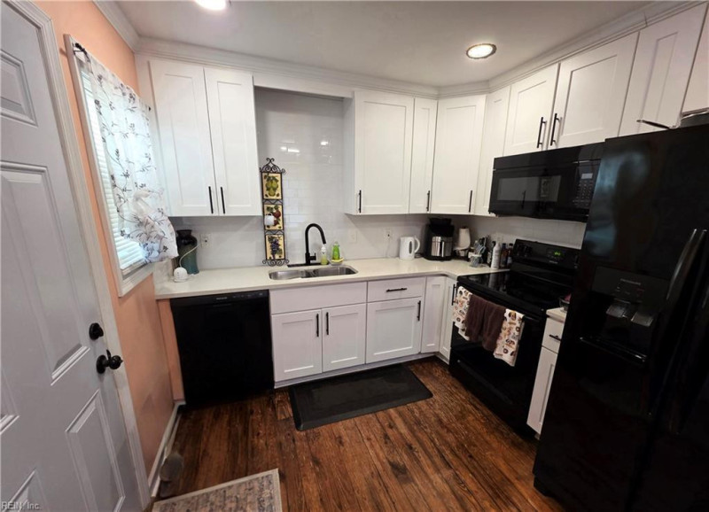Photo 7 of 13 residential for sale in Hampton virginia