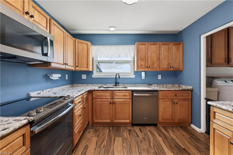 Photo 10 of 32 residential for sale in Virginia Beach virginia