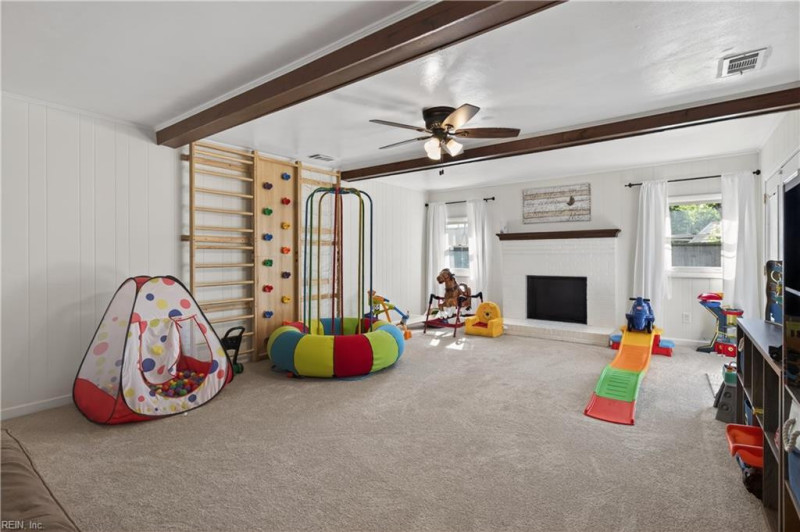 Photo 11 of 32 residential for sale in Virginia Beach virginia