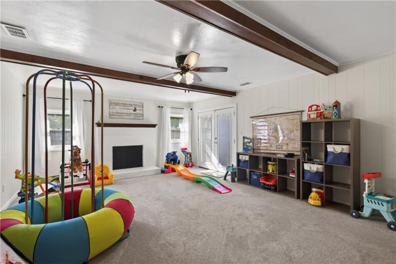 Photo 12 of 32 residential for sale in Virginia Beach virginia