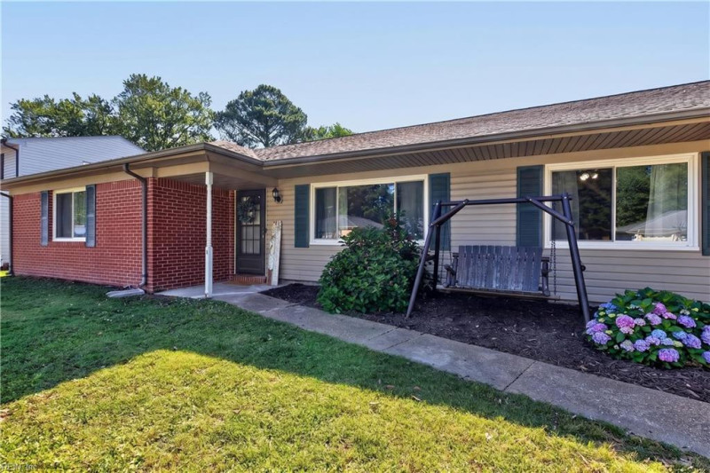 Photo 2 of 32 residential for sale in Virginia Beach virginia