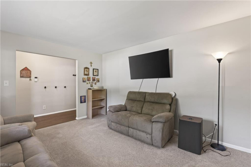 Photo 5 of 32 residential for sale in Virginia Beach virginia