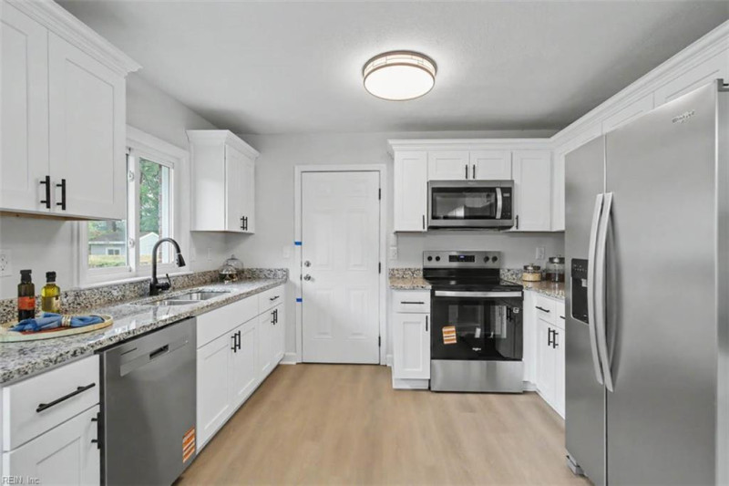 Photo 19 of 38 residential for sale in Chesapeake virginia