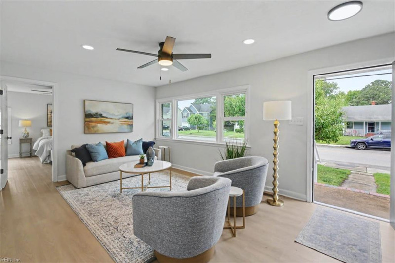 Photo 2 of 38 residential for sale in Chesapeake virginia