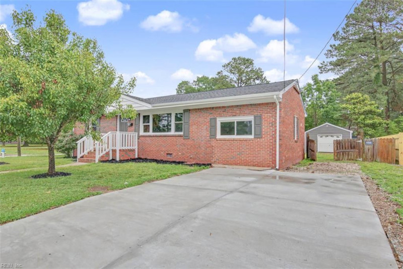 Photo 8 of 38 residential for sale in Chesapeake virginia