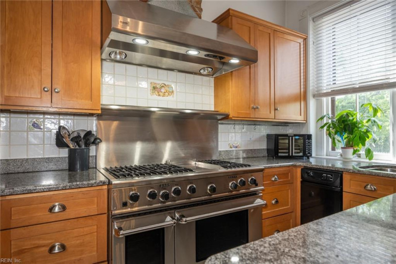 Photo 10 of 32 residential for sale in Norfolk virginia