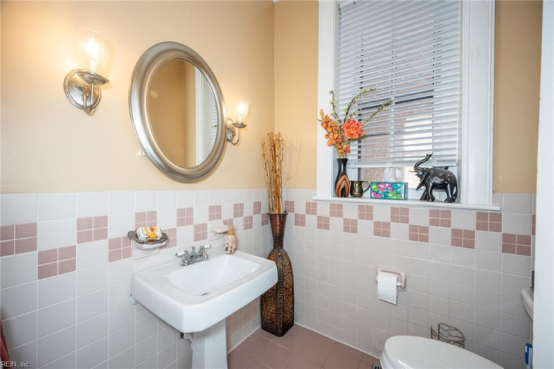 Photo 11 of 32 residential for sale in Norfolk virginia