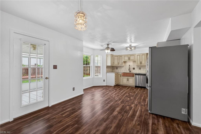 Photo 10 of 44 residential for sale in Virginia Beach virginia