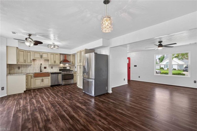 Photo 11 of 44 residential for sale in Virginia Beach virginia