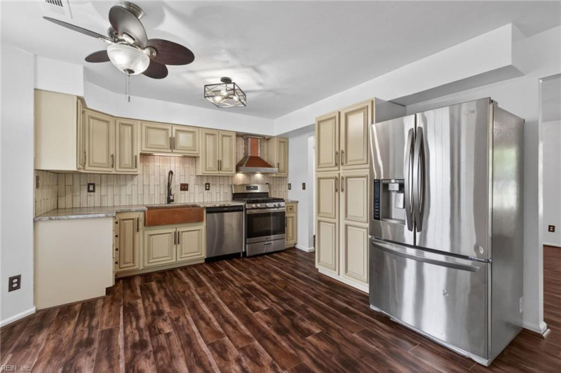 Photo 12 of 44 residential for sale in Virginia Beach virginia