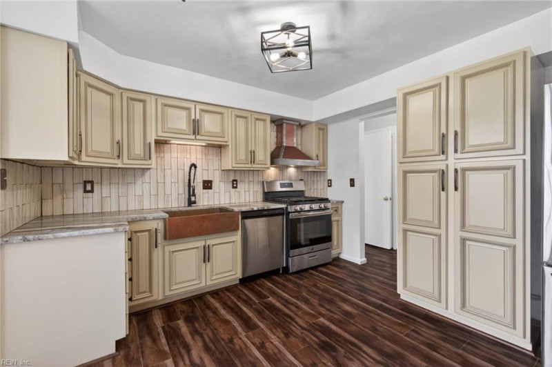 Photo 13 of 44 residential for sale in Virginia Beach virginia