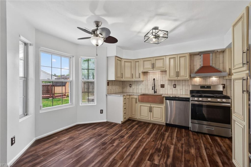 Photo 14 of 44 residential for sale in Virginia Beach virginia