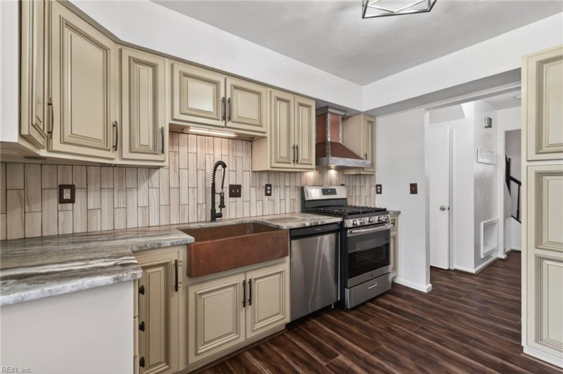 Photo 15 of 44 residential for sale in Virginia Beach virginia