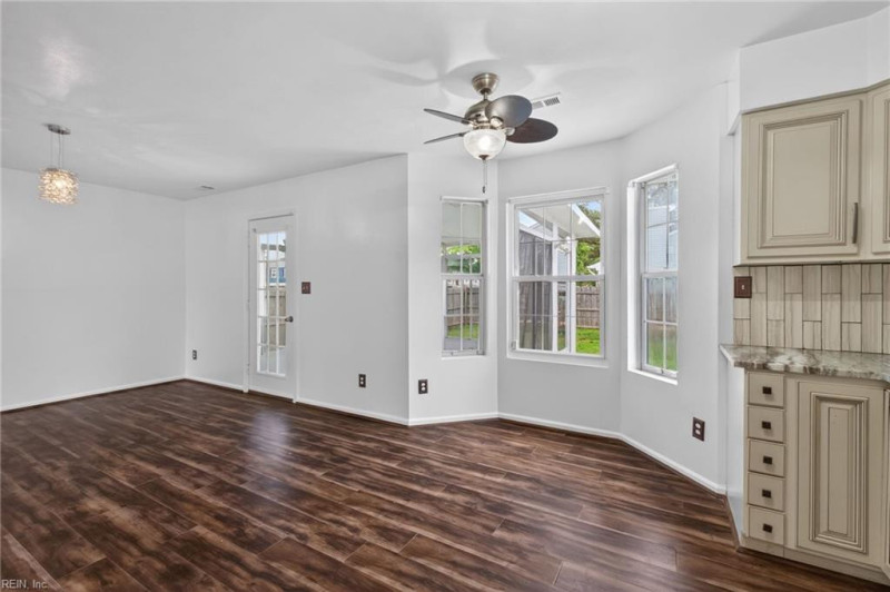 Photo 16 of 44 residential for sale in Virginia Beach virginia