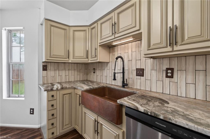 Photo 17 of 44 residential for sale in Virginia Beach virginia