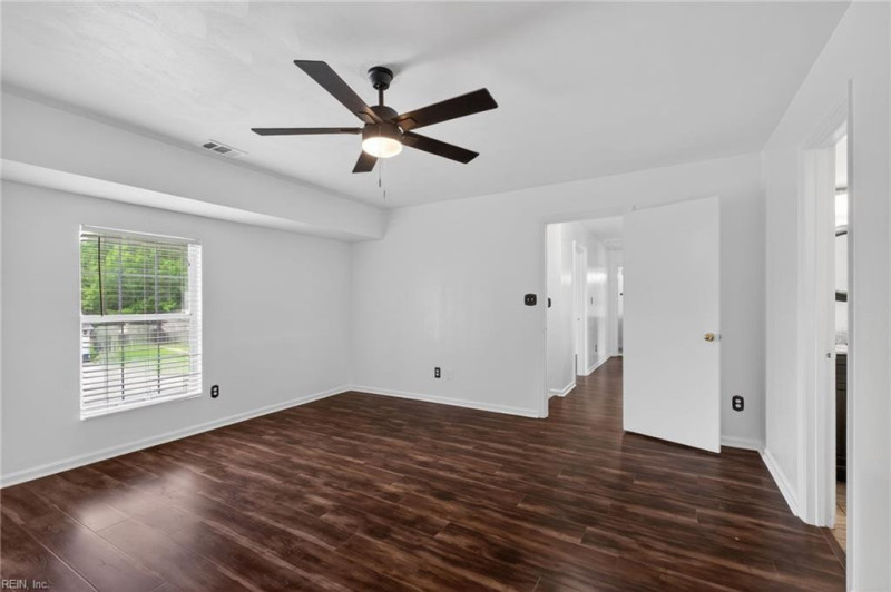 Photo 25 of 44 residential for sale in Virginia Beach virginia