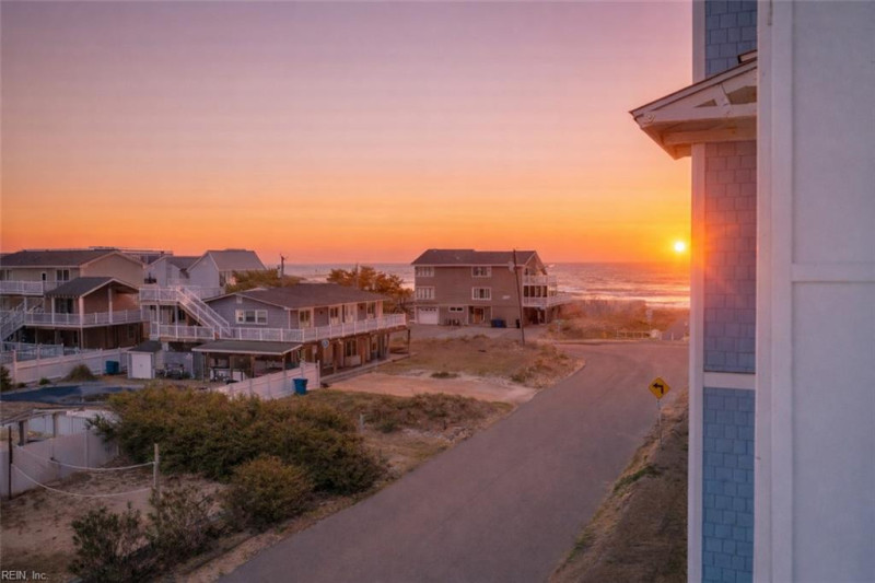 Photo 3 of 40 residential for sale in Virginia Beach virginia
