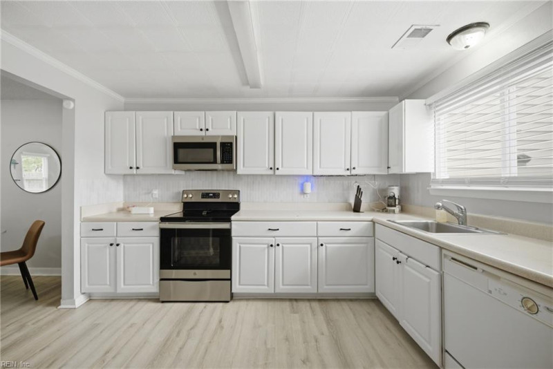 Photo 14 of 35 residential for sale in Virginia Beach virginia