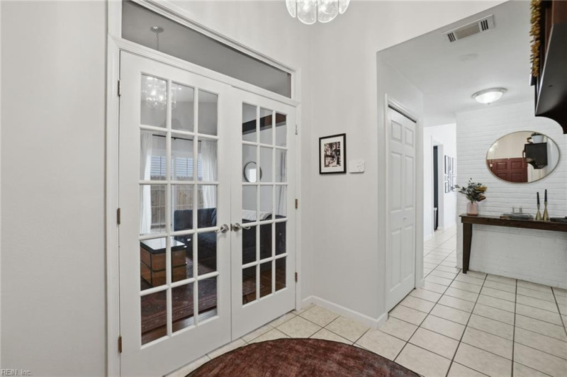 Photo 4 of 47 residential for sale in Virginia Beach virginia