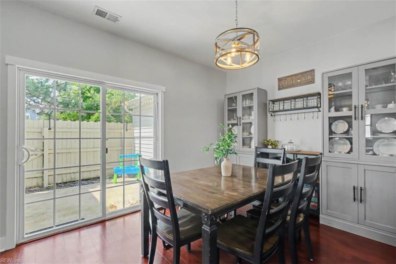 Photo 10 of 43 residential for sale in Chesapeake virginia