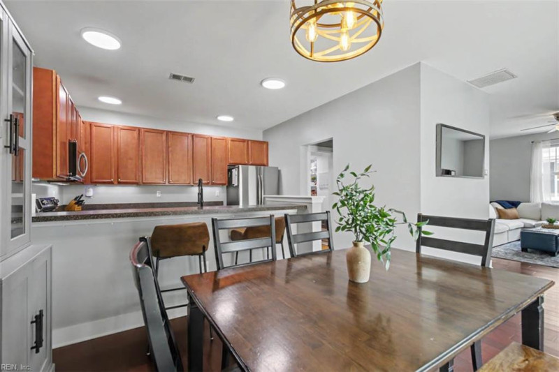 Photo 11 of 43 residential for sale in Chesapeake virginia