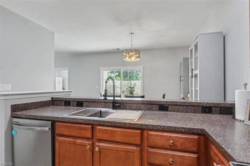 Photo 16 of 43 residential for sale in Chesapeake virginia