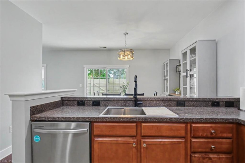 Photo 18 of 43 residential for sale in Chesapeake virginia