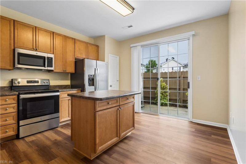 Photo 11 of 46 residential for sale in Chesapeake virginia