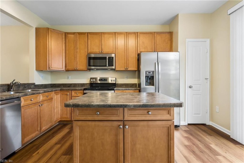 Photo 12 of 46 residential for sale in Chesapeake virginia