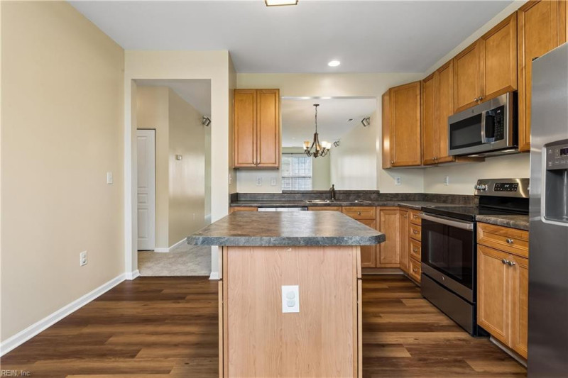 Photo 13 of 46 residential for sale in Chesapeake virginia