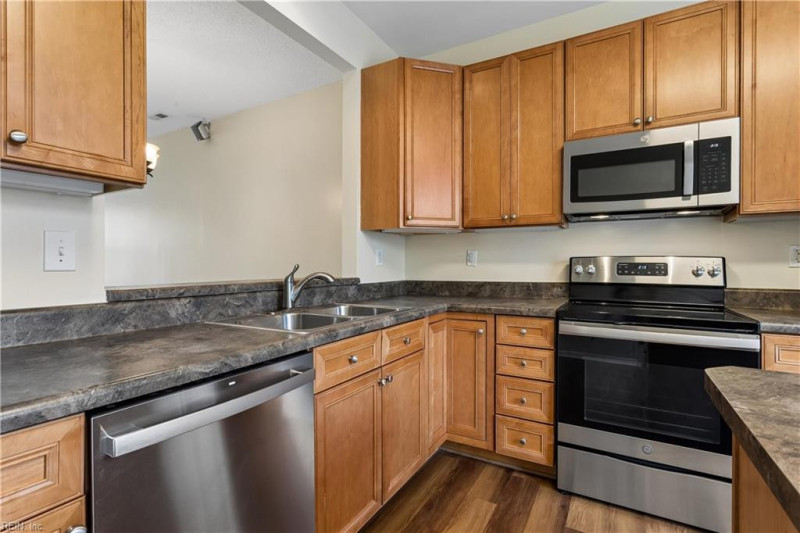 Photo 15 of 46 residential for sale in Chesapeake virginia