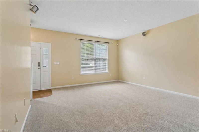 Photo 5 of 46 residential for sale in Chesapeake virginia